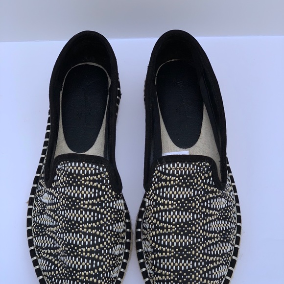 Universal Threads Espadrille - Picture 1 of 6